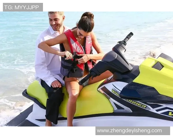 比基尼潮流演变：从海滩到时尚舞台的独特魅力与文化影响